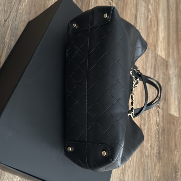 Authentic Black Calfskin Quilted Leather Shopping Bag - Picture 9 of 16
